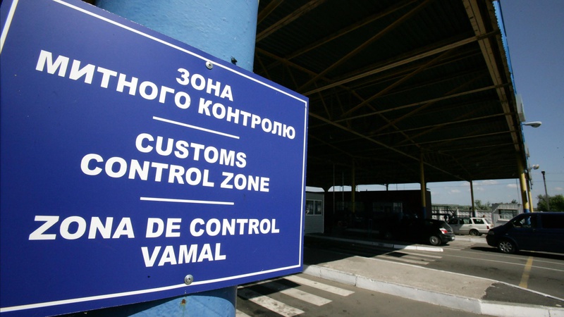 Керівник Волинської митниці розповів, скільки заробляє сам та підлеглі