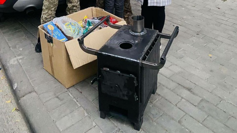 Юні лучани передали теробороні буржуйку