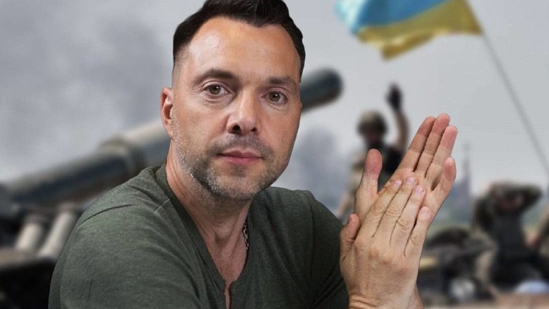 Під ударом Офіс президента і ЗСУ: що стоїть за «ляпом» Арестовича щодо ракетного удару по Дніпру