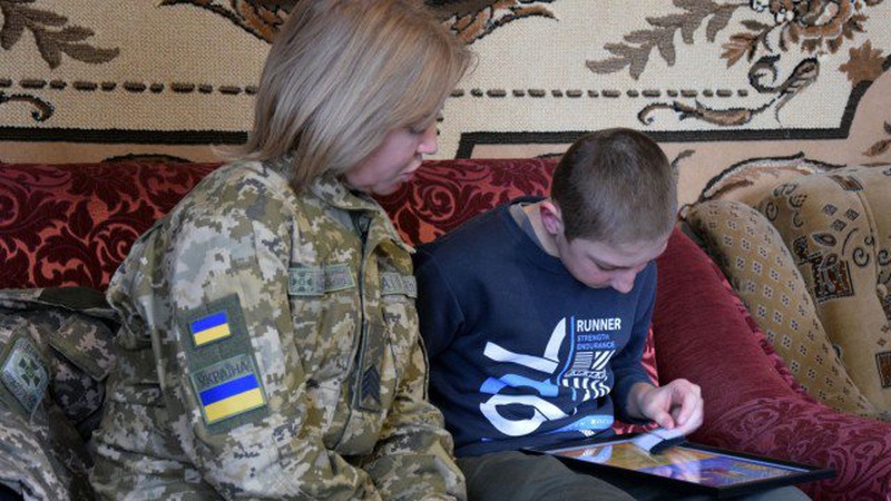 Став головним сержантом посмертно: сім’ї загиблого прикордонника з Волині вручили його погони