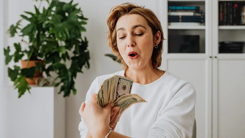 Волинянка відібрала гроші у свого чоловіка-воїна, які він збирав на лікування