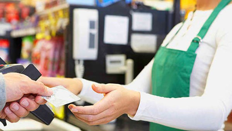 В Україні можуть заборонити продаж алкоголю та цигарок в магазинах