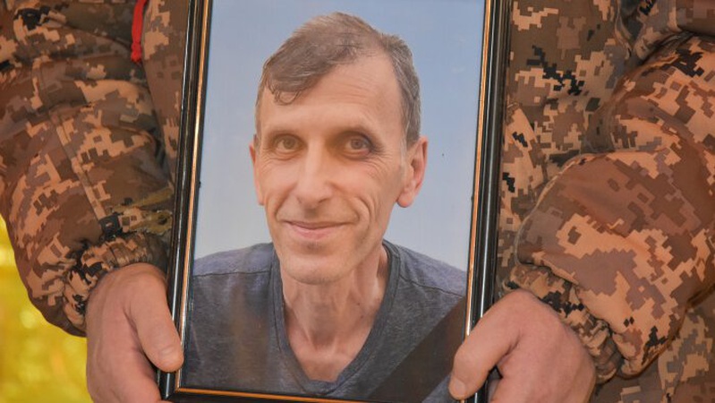 Сьогодні поховали полеглого на Донеччині Олександра Смурова. ФОТО