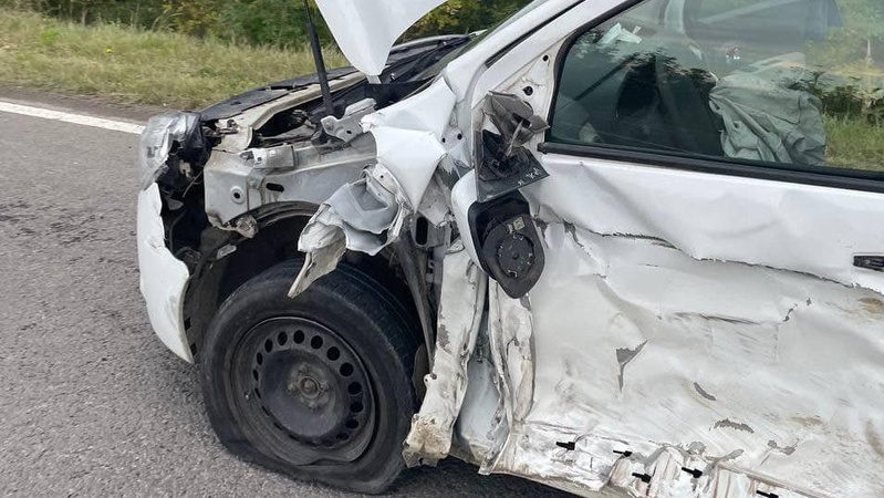 Поблизу Луцька через недотримання дистанції зіткнулися два авто. ФОТО