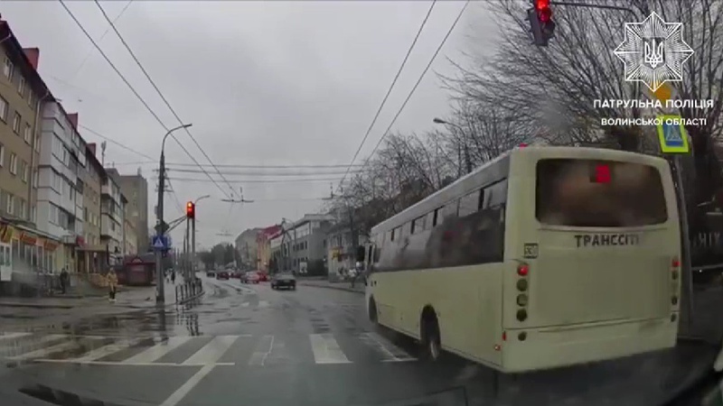 Патрульні знайшли водія маршрутки, порушення якого раніше зафільмували лучани. ВІДЕО