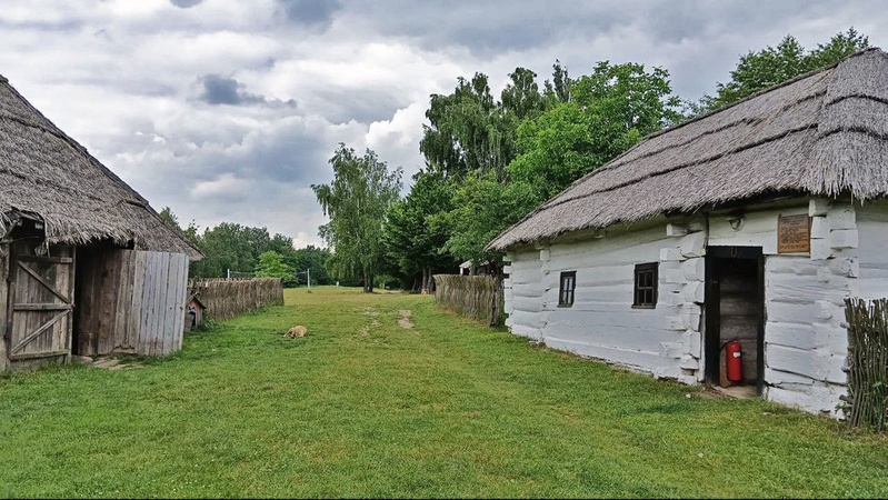 У музеї-скансені на Волині реставрують автентичні хати