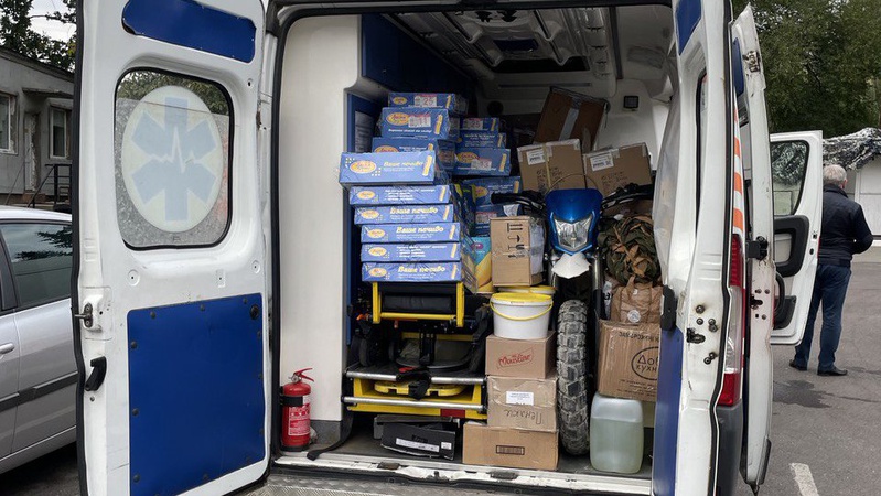 Волинські медики передали на фронт реанімобіль