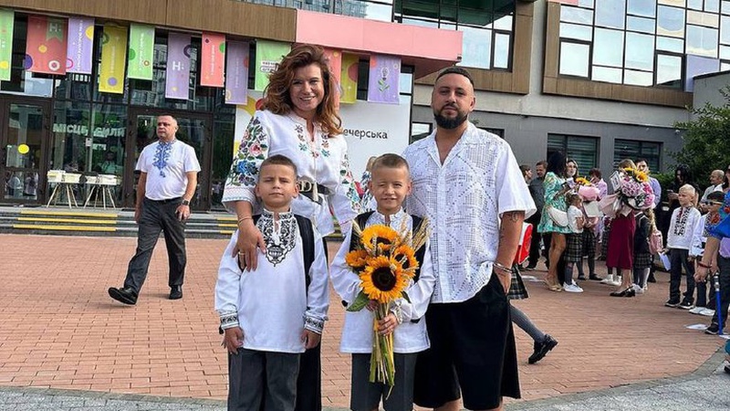 Співак з Луцька написав дитячу книжку про те, що мріяти не шкідливо