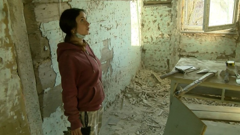 На Волині вагітну сироту поселили в напівзруйнованій хаті