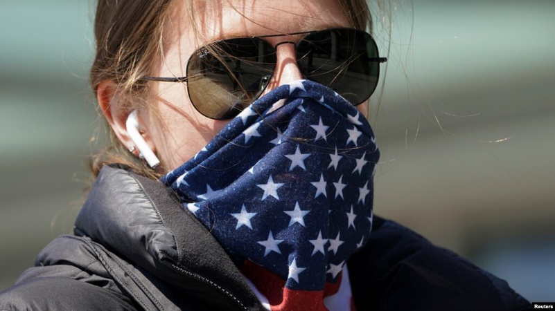 У США носитимуть маски ще, можливо, і в 2022 році