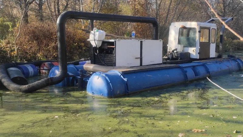 У Центральному парку Луцька розчищають меліоративні канали