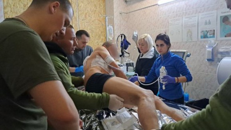 Військовий хірург з Волині, рятуючи життя захисників на Сході, зустрів там свою майбутню дружину