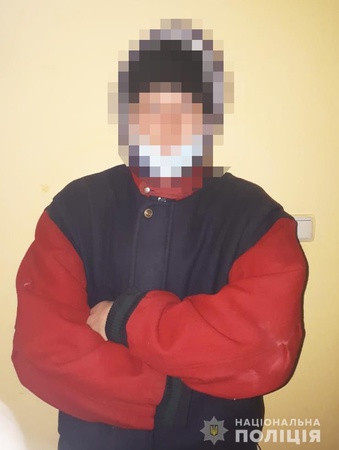 Розшукали вандала, який розмалював «розумну зупинку» в Луцьку