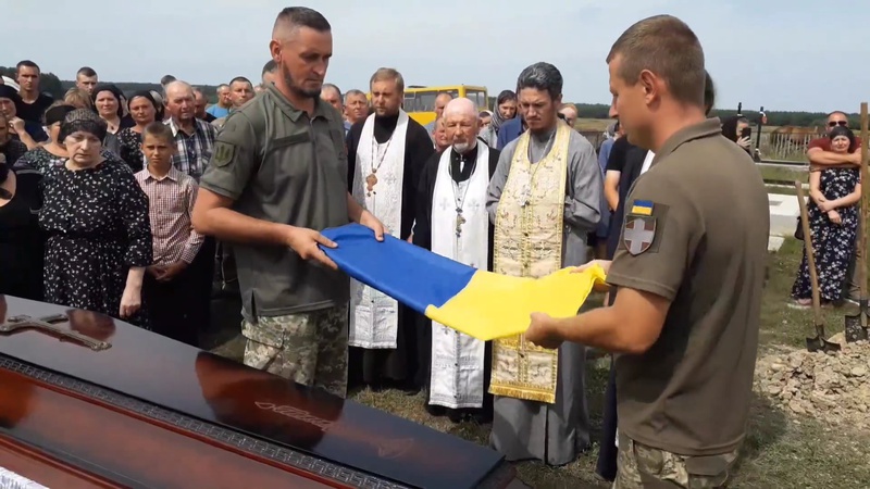 «На щиті» повернувся додому воїн з Велицької громади Віктор Теслюк