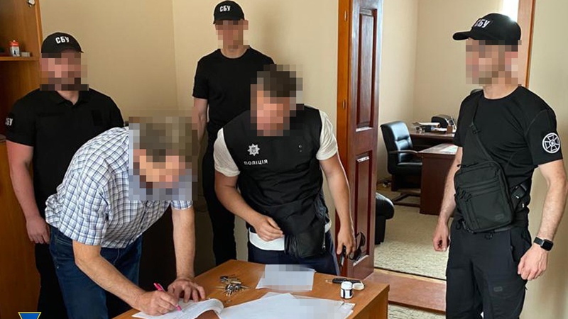 «Пригріли» 1,5 млн грн уявним ремонтом ковідного відділення: СБУ викрила хитрунів на Закарпатті