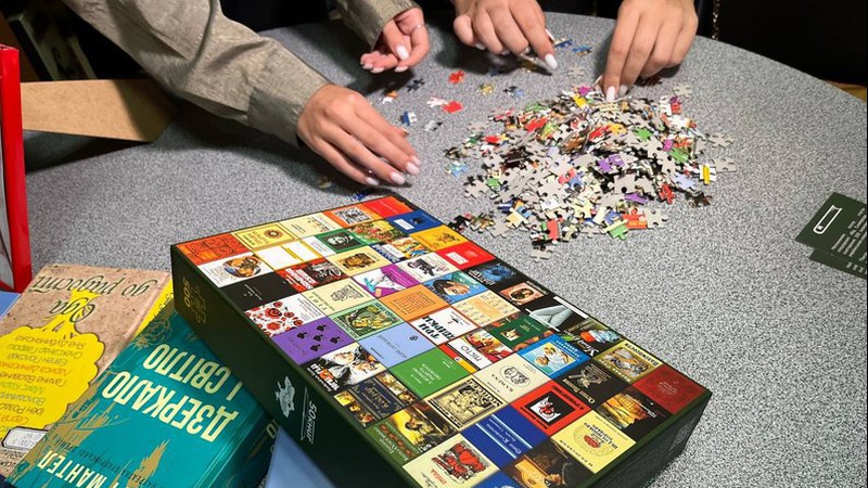 У Луцьку презентували пазл-колаж із зображенням 50 книг української літератури