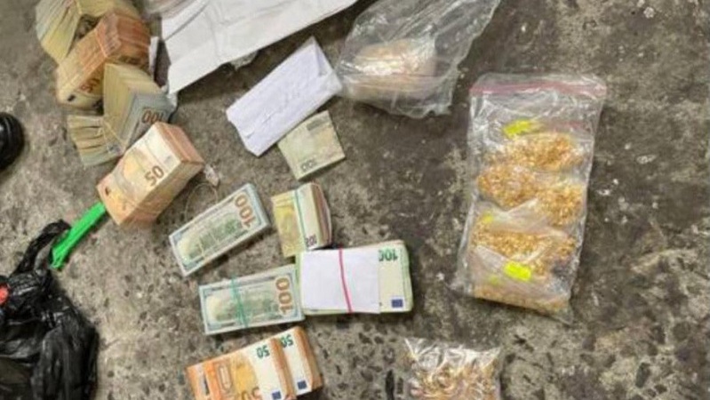 Вилучені на «Ягодині» понад 15 кілограмів золота митники передали державі