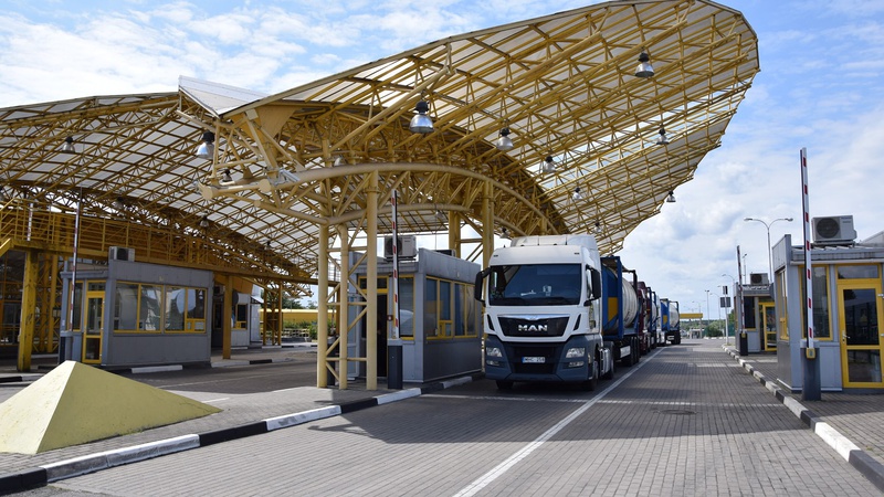 Рух вантажівок через пункт пропуску «Дорогуськ – Ягодин» ускладнений