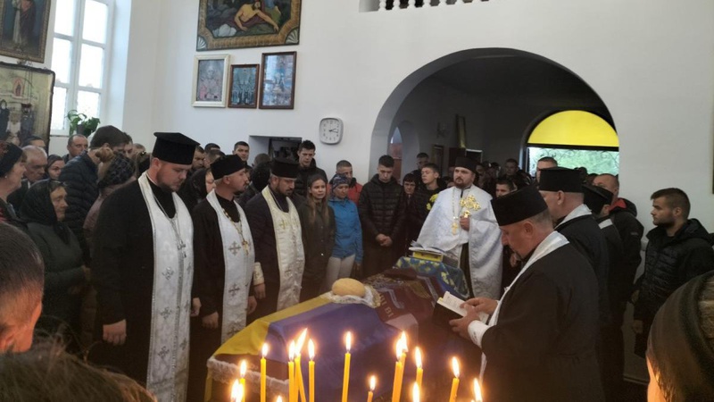 В останню дорогу провели захисника з Рожищенської громади