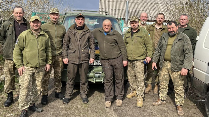 Волонтери з Волині доставили захисникам автівки та передачі