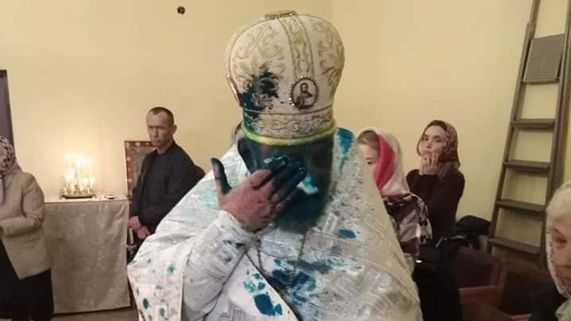 На Львівщині облили зеленкою московського попа. ФОТО