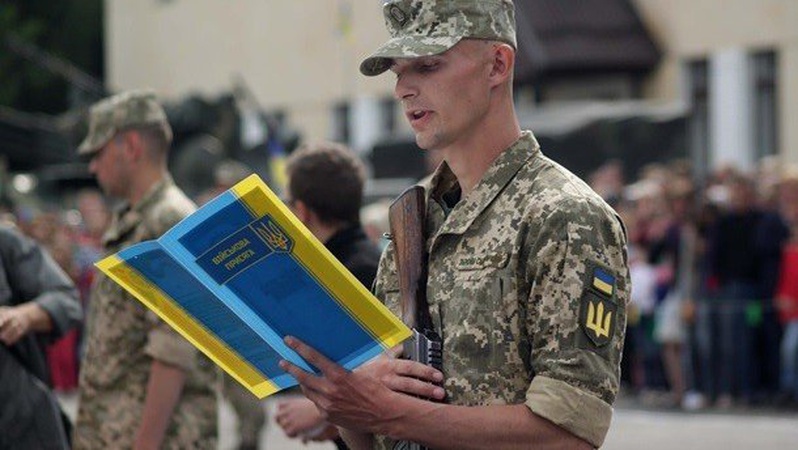 Солдатам-строковикам на період війни платитимуть по 30 тисяч гривень на місяць, – рішення Кабміну