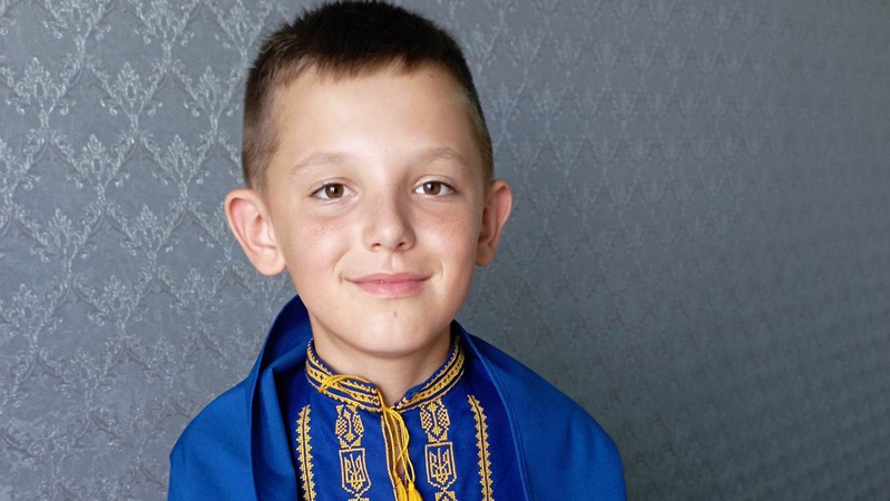 Юний волинянин на автостанції розчулив військових та пасажирів своїм вчинком