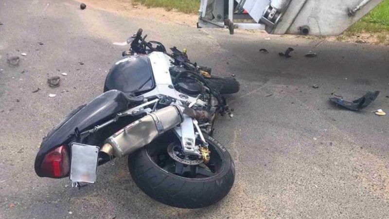 ДТП у Рожищі: мотоцикліст влетів у паркан, його госпіталізували