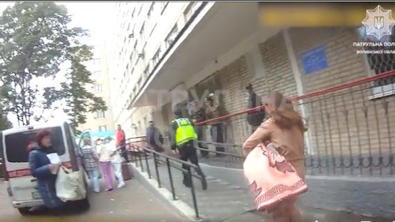 Волинські патрульні допомогли екстрено доставити малолітню дитину до луцької медустанови