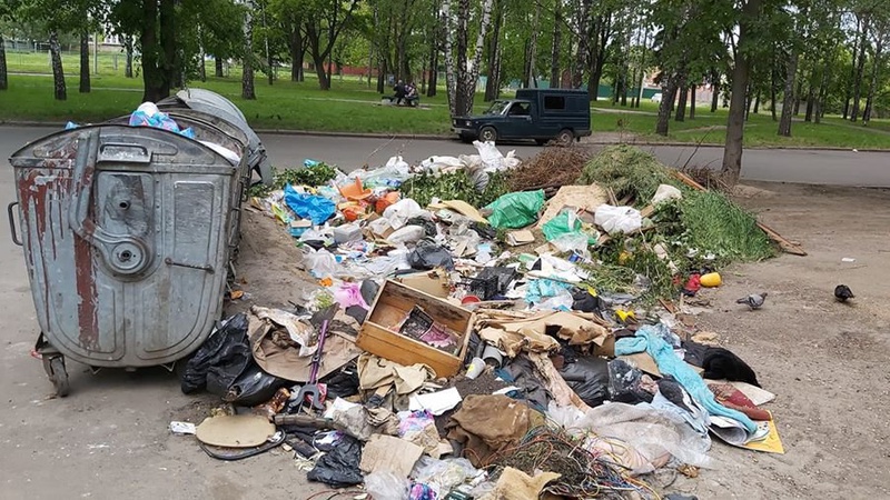 Муніципали зловили жителя села, який звозив до Луцька сміття