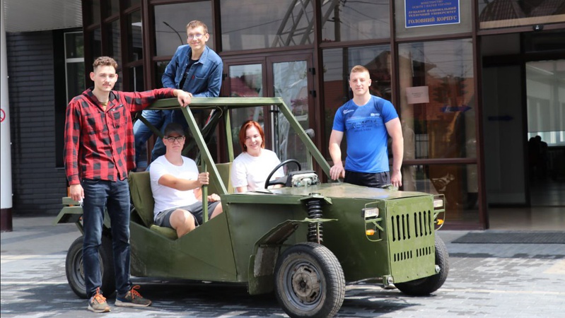 У луцькому виші студенти створили баггі для ЗСУ