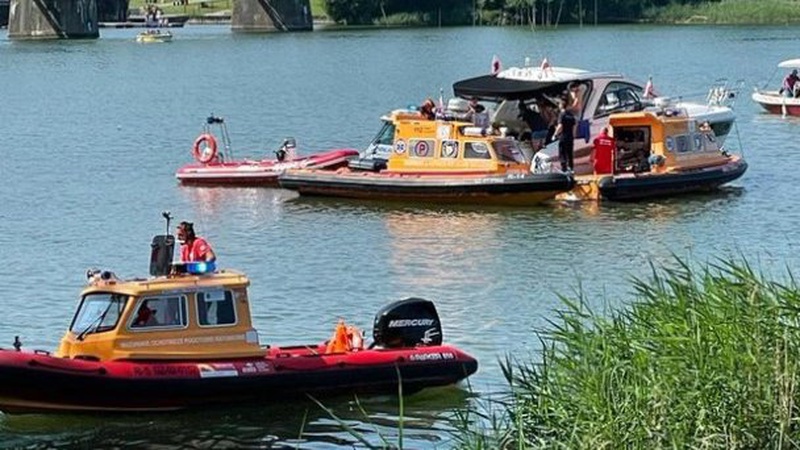 У Польщі вертоліт впав в озеро з українцями: є постраждалі. ФОТО