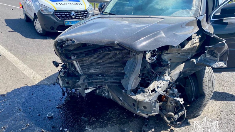 ДТП поблизу Луцька: водій позашляховика зніс відбійник та злетів у кювет