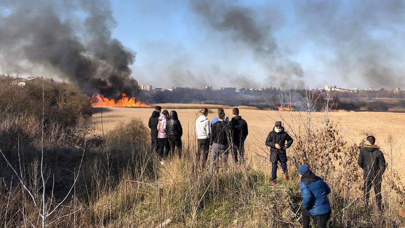 На Волині за вихідні рятувальники ліквідували 11 пожеж