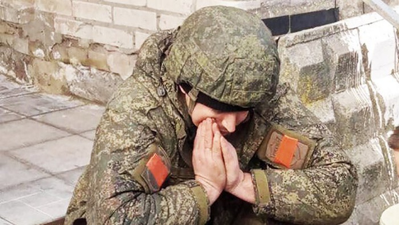 Рашист розповів дружині про оточення ЗСУ та розплакався