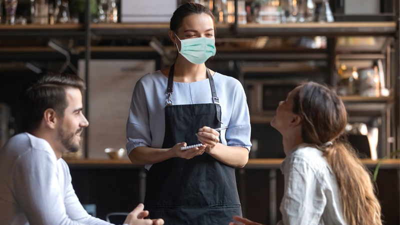 У закладах харчування Луцька виявили понад 20 нелегальних працівників