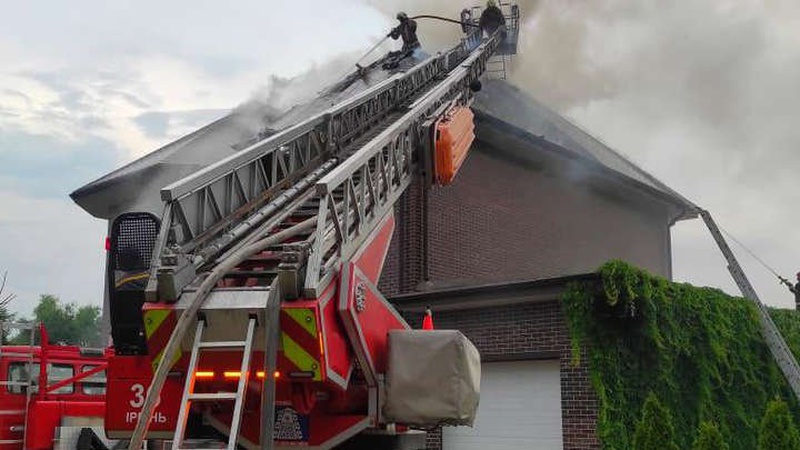 За добу через розряд блискавки на Волині горіли житлові будинки