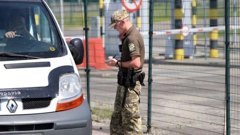 Що загрожує чоловікам, які виїхали за кордон до війни та не повернулись