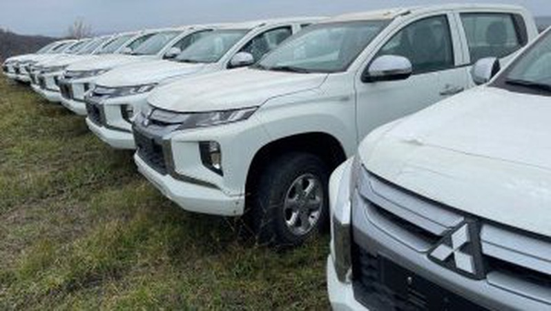 Луцький благодійний фонд передав для ЗСУ 10 нових автівок Mitsubishi