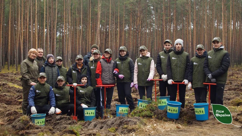 У День лісу на Волині висадили майбутні деревця. ФОТО