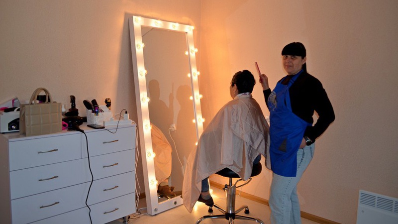 У Камені-Каширському запрацювала перша в районі соціальна перукарня