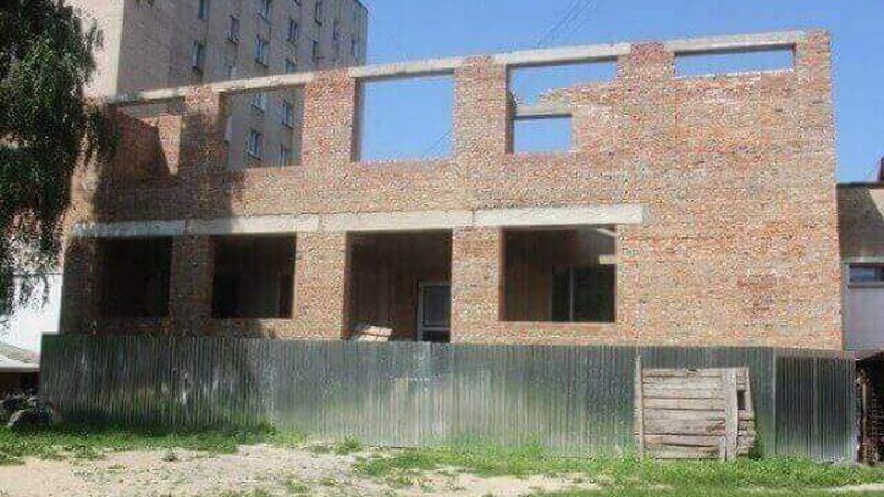 Комісія Луцькради не погодила оренду землі під скандальною забудовою