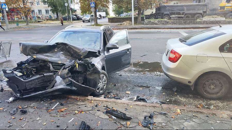 У Луцьку зіткнулися три авто: повідомили деталі ДТП. ФОТО