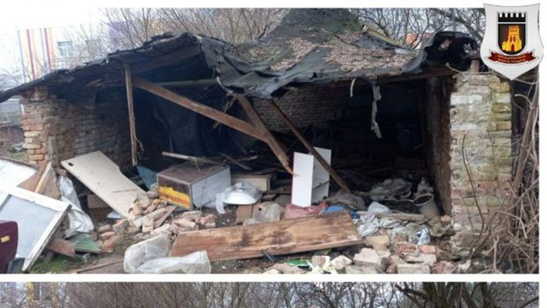 У Луцьку знесли напівзруйновану будівлю напроти міськради. ФОТО
