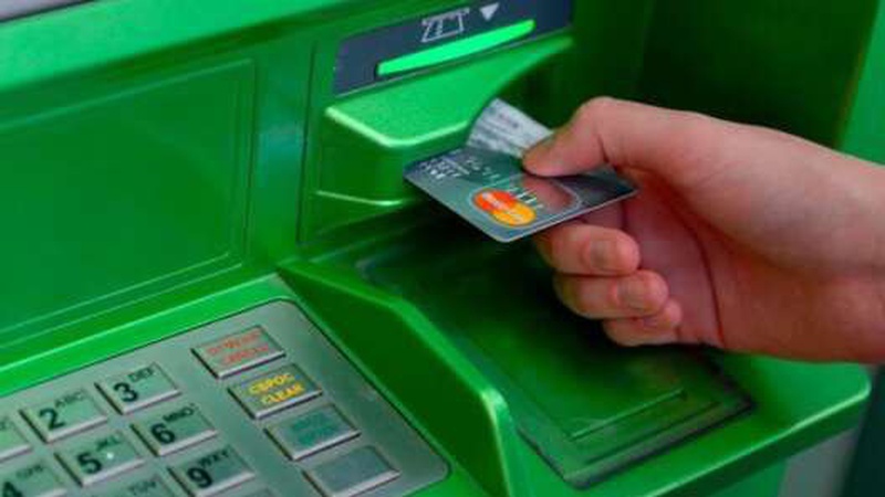 Банкомати та термінали ПриватБанку тимчасово не працюватимуть: названо терміни