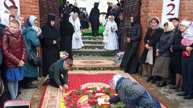 У Зимненський монастир гелікоптером прилетів предстоятель УПЦ МП Онуфрій. ФОТО