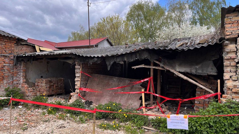 В центрі Володимира обвалилися гаражі райради