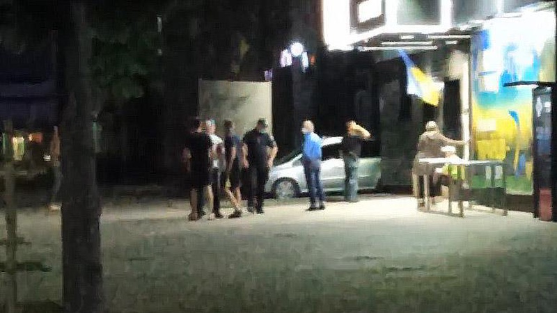 У Ковелі п’яний чоловік кидав пляшки у поліцейських