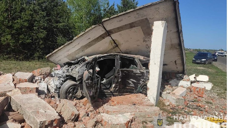 Легковик врізався у зупинку: повідомили подробиці смертельної ДТП на Волині