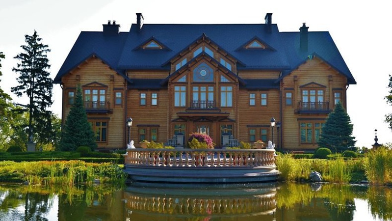 Межигір’я, Сухолуччя, гроші та цінності: ВАКС конфіскував у Януковича все майно